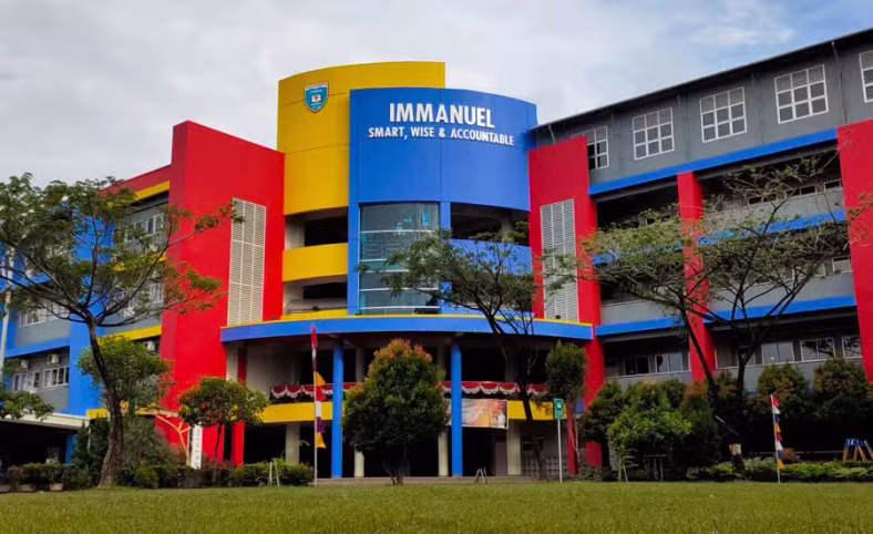 SMA Swasta Terbaik Kurikulum Nasional Plus dan Internasional