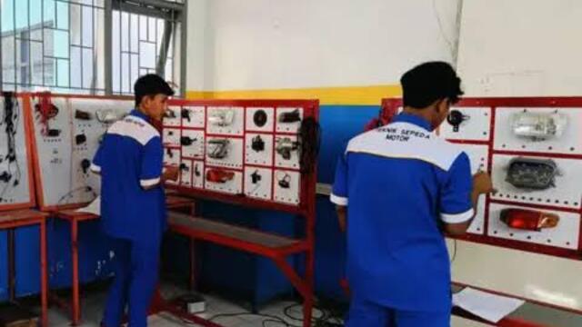 SMK sebagai Tempat Mencari Ilmu dan Bekal Dunia Kerja
