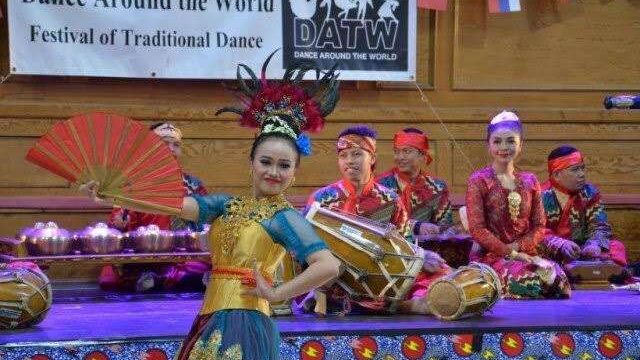 Sekolah Seni Pertunjukan Terbaik